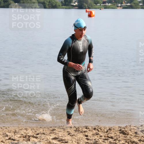 15.06.2025 - 27. Vierlanden-Triathlon Lena Gebhardt http://msf.ph/oto/8047859 15.06.2025 08:53:44 Schwimmen 202 meine-sportfotos.de