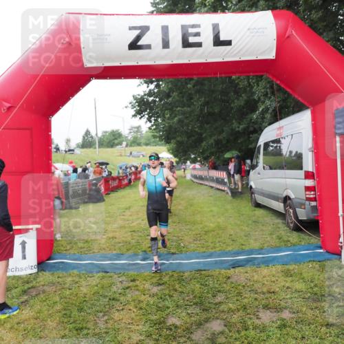21.06.2025 - 27. Vierlanden-Triathlon MichiJ http://msf.ph/oto/8047860 15.06.2026 14:15:44 Ziel 1172, 1211, 1309 meine-sportfotos.de