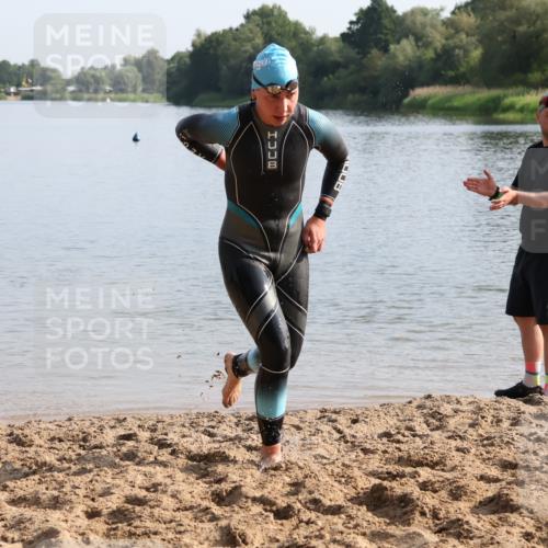 15.06.2025 - 27. Vierlanden-Triathlon Lena Gebhardt http://msf.ph/oto/8047866 15.06.2025 08:53:46 Schwimmen 202 meine-sportfotos.de