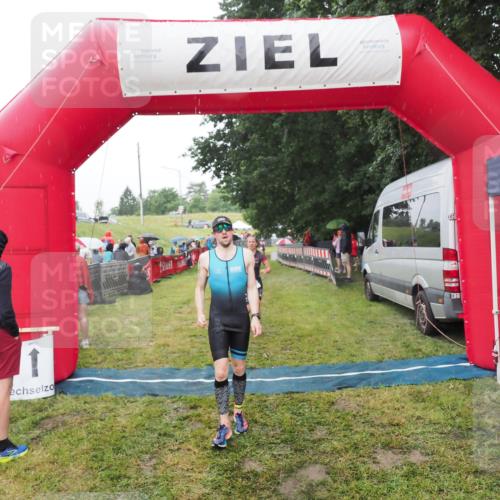 21.06.2025 - 27. Vierlanden-Triathlon MichiJ http://msf.ph/oto/8047872 15.06.2026 14:15:45 Ziel 1172, 1211, 1217, 1293, 1309 meine-sportfotos.de