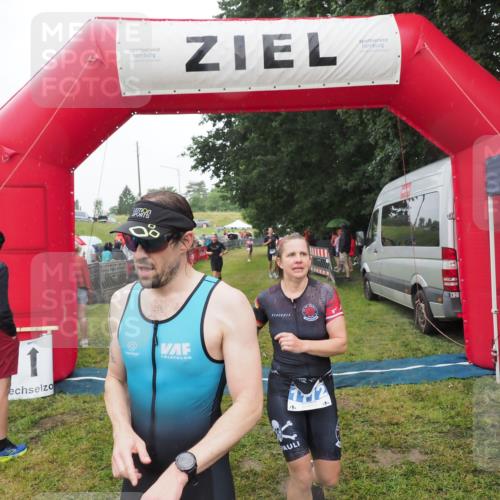 21.06.2025 - 27. Vierlanden-Triathlon MichiJ http://msf.ph/oto/8047874 15.06.2026 14:15:47 Ziel 1172, 1211, 1217, 1293, 1309 meine-sportfotos.de