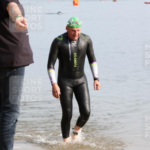 15.06.2025 - 27. Vierlanden-Triathlon Lena Gebhardt http://msf.ph/oto/8047877 15.06.2025 08:54:44 Schwimmen 108 meine-sportfotos.de