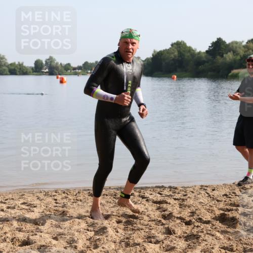 15.06.2025 - 27. Vierlanden-Triathlon Lena Gebhardt http://msf.ph/oto/8047895 15.06.2025 08:54:49 Schwimmen 108 meine-sportfotos.de