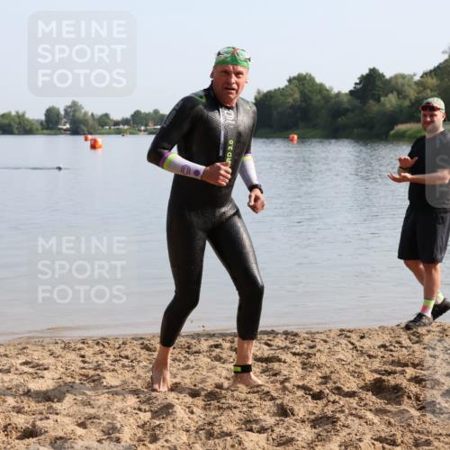 15.06.2025 - 27. Vierlanden-Triathlon Lena Gebhardt http://msf.ph/oto/8047896 15.06.2025 08:54:49 Schwimmen 108 meine-sportfotos.de
