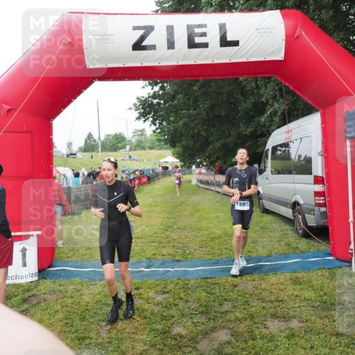 21.06.2025 - 27. Vierlanden-Triathlon MichiJ http://msf.ph/oto/8047901 15.06.2026 14:15:50 Ziel 1172, 1210, 1217, 1293, 1309 meine-sportfotos.de