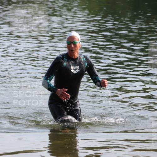 15.06.2025 - 27. Vierlanden-Triathlon Lena Gebhardt http://msf.ph/oto/8047905 15.06.2025 08:55:30 Schwimmen 225 meine-sportfotos.de