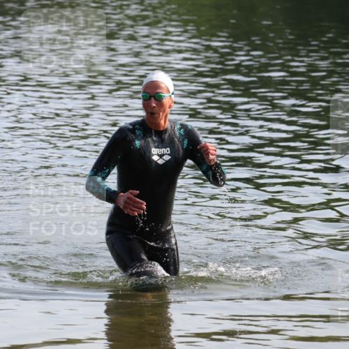 15.06.2025 - 27. Vierlanden-Triathlon Lena Gebhardt http://msf.ph/oto/8047907 15.06.2025 08:55:30 Schwimmen 225 meine-sportfotos.de