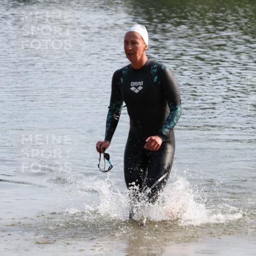 15.06.2025 - 27. Vierlanden-Triathlon Lena Gebhardt http://msf.ph/oto/8047917 15.06.2025 08:55:33 Schwimmen 225 meine-sportfotos.de