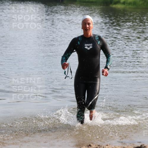 15.06.2025 - 27. Vierlanden-Triathlon Lena Gebhardt http://msf.ph/oto/8047922 15.06.2025 08:55:34 Schwimmen 225 meine-sportfotos.de