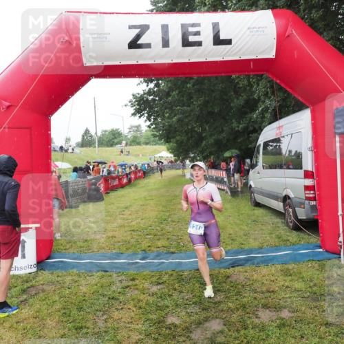 21.06.2025 - 27. Vierlanden-Triathlon MichiJ http://msf.ph/oto/8047925 15.06.2026 14:15:55 Ziel 1210, 1217, 1293 meine-sportfotos.de