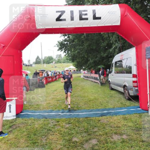 21.06.2025 - 27. Vierlanden-Triathlon MichiJ http://msf.ph/oto/8047933 15.06.2026 14:16:02 Ziel 1173, 1277 meine-sportfotos.de
