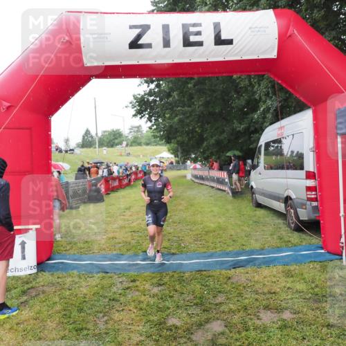 21.06.2025 - 27. Vierlanden-Triathlon MichiJ http://msf.ph/oto/8047937 15.06.2026 14:16:03 Ziel 1173, 1277 meine-sportfotos.de