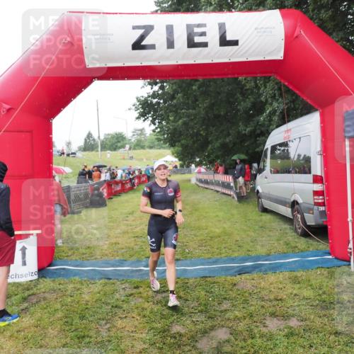 21.06.2025 - 27. Vierlanden-Triathlon MichiJ http://msf.ph/oto/8047945 15.06.2026 14:16:03 Ziel 1173, 1277 meine-sportfotos.de