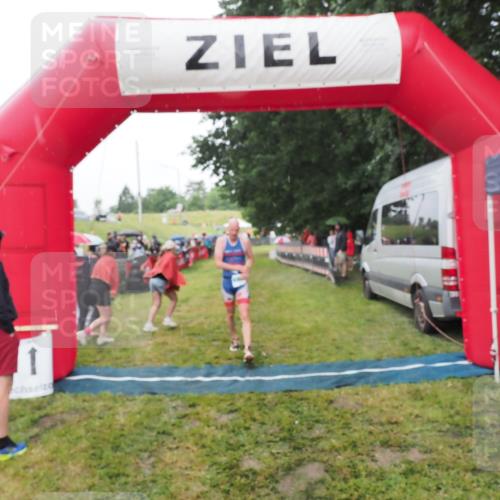 21.06.2025 - 27. Vierlanden-Triathlon MichiJ http://msf.ph/oto/8047952 15.06.2026 14:16:06 Ziel 1173, 1277 meine-sportfotos.de