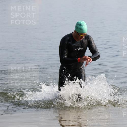 15.06.2025 - 27. Vierlanden-Triathlon Lena Gebhardt http://msf.ph/oto/8047956 15.06.2025 08:56:14 Schwimmen 239 meine-sportfotos.de