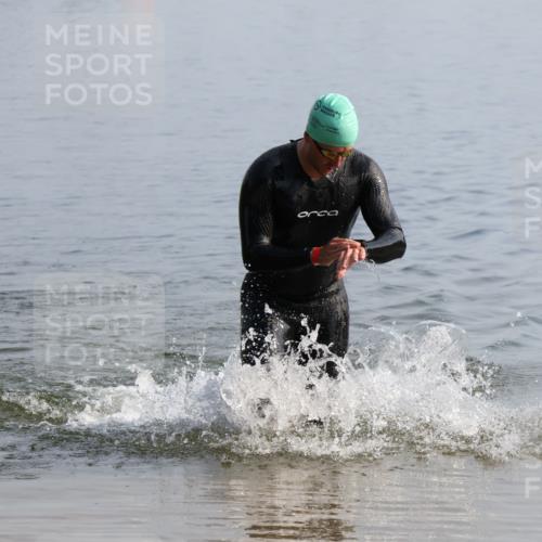 15.06.2025 - 27. Vierlanden-Triathlon Lena Gebhardt http://msf.ph/oto/8047958 15.06.2025 08:56:14 Schwimmen 239 meine-sportfotos.de