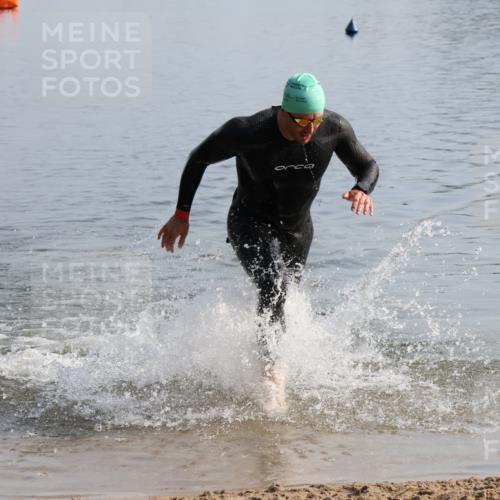15.06.2025 - 27. Vierlanden-Triathlon Lena Gebhardt http://msf.ph/oto/8047960 15.06.2025 08:56:14 Schwimmen 239 meine-sportfotos.de