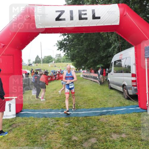 21.06.2025 - 27. Vierlanden-Triathlon MichiJ http://msf.ph/oto/8047961 15.06.2026 14:16:07 Ziel 1173, 1277 meine-sportfotos.de