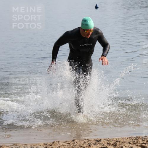15.06.2025 - 27. Vierlanden-Triathlon Lena Gebhardt http://msf.ph/oto/8047962 15.06.2025 08:56:14 Schwimmen 239 meine-sportfotos.de