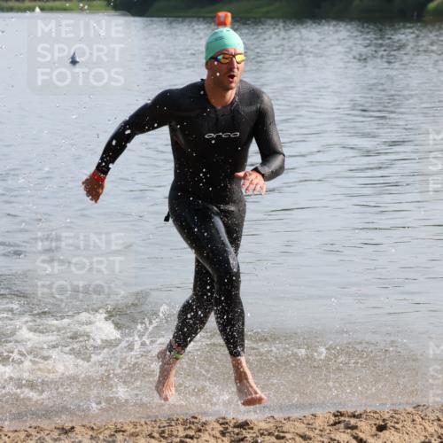 15.06.2025 - 27. Vierlanden-Triathlon Lena Gebhardt http://msf.ph/oto/8047964 15.06.2025 08:56:15 Schwimmen 239 meine-sportfotos.de