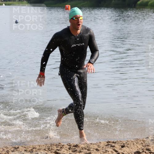 15.06.2025 - 27. Vierlanden-Triathlon Lena Gebhardt http://msf.ph/oto/8047965 15.06.2025 08:56:15 Schwimmen 239 meine-sportfotos.de