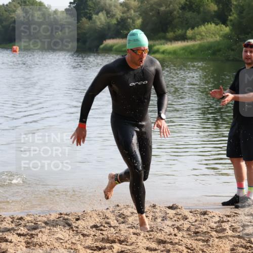15.06.2025 - 27. Vierlanden-Triathlon Lena Gebhardt http://msf.ph/oto/8047967 15.06.2025 08:56:16 Schwimmen 239 meine-sportfotos.de