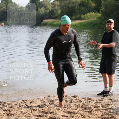 15.06.2025 - 27. Vierlanden-Triathlon Lena Gebhardt http://msf.ph/oto/8047969 15.06.2025 08:56:16 Schwimmen 239 meine-sportfotos.de