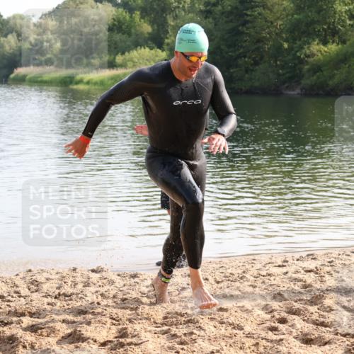 15.06.2025 - 27. Vierlanden-Triathlon Lena Gebhardt http://msf.ph/oto/8047971 15.06.2025 08:56:16 Schwimmen 239 meine-sportfotos.de