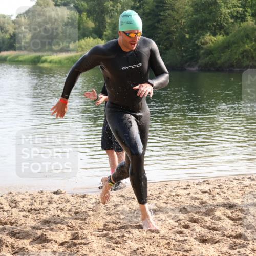 15.06.2025 - 27. Vierlanden-Triathlon Lena Gebhardt http://msf.ph/oto/8047973 15.06.2025 08:56:16 Schwimmen 239 meine-sportfotos.de