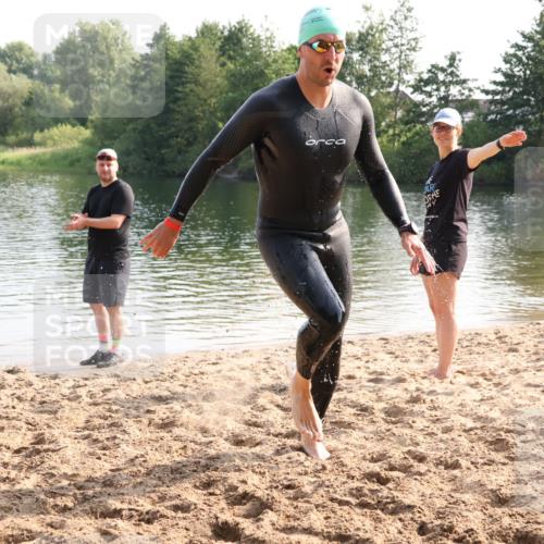 15.06.2025 - 27. Vierlanden-Triathlon Lena Gebhardt http://msf.ph/oto/8047977 15.06.2025 08:56:17 Schwimmen 239 meine-sportfotos.de