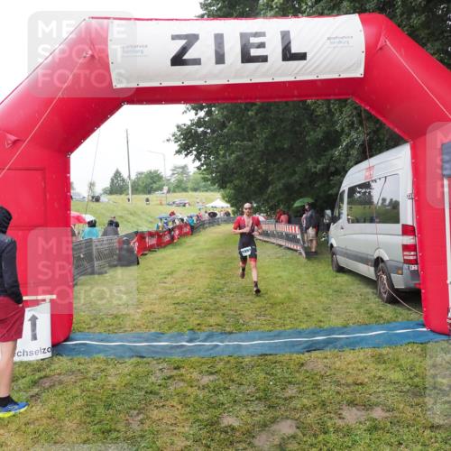 21.06.2025 - 27. Vierlanden-Triathlon MichiJ http://msf.ph/oto/8047982 15.06.2026 14:16:18 Ziel 1253 meine-sportfotos.de