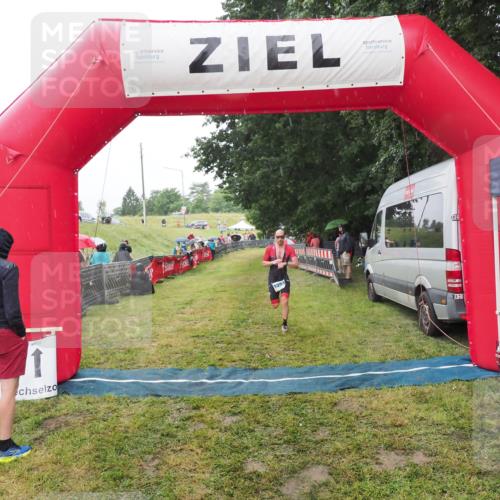 21.06.2025 - 27. Vierlanden-Triathlon MichiJ http://msf.ph/oto/8047984 15.06.2026 14:16:18 Ziel 1253 meine-sportfotos.de