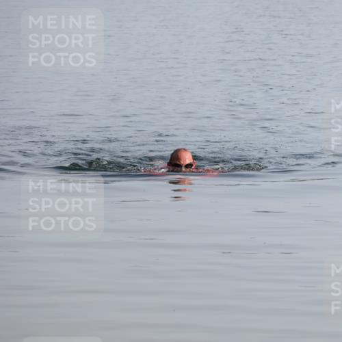 15.06.2025 - 27. Vierlanden-Triathlon Lena Gebhardt http://msf.ph/oto/8047987 15.06.2025 08:57:59 Schwimmen 157 meine-sportfotos.de