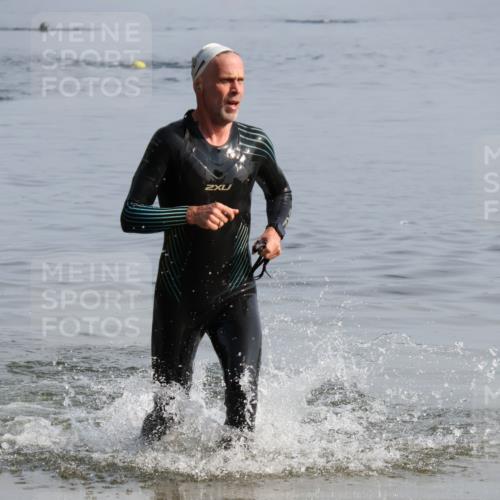 15.06.2025 - 27. Vierlanden-Triathlon Lena Gebhardt http://msf.ph/oto/8047990 15.06.2025 08:58:01 Schwimmen 151, 157 meine-sportfotos.de
