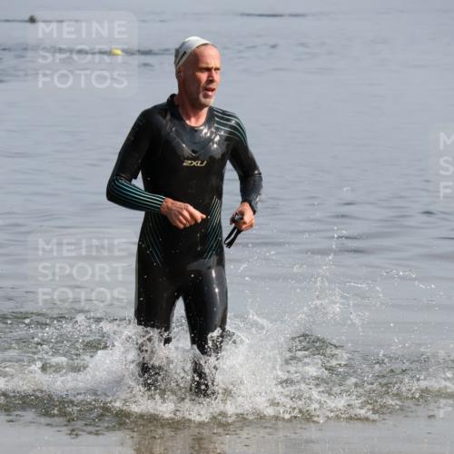 15.06.2025 - 27. Vierlanden-Triathlon Lena Gebhardt http://msf.ph/oto/8047992 15.06.2025 08:58:01 Schwimmen 151, 157 meine-sportfotos.de