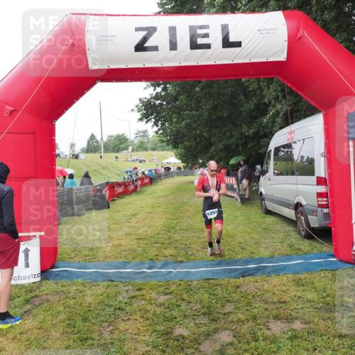 21.06.2025 - 27. Vierlanden-Triathlon MichiJ http://msf.ph/oto/8047993 15.06.2026 14:16:18 Ziel 1253 meine-sportfotos.de