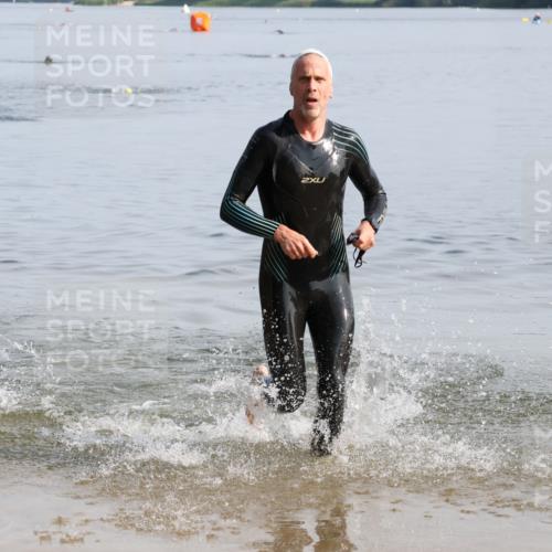 15.06.2025 - 27. Vierlanden-Triathlon Lena Gebhardt http://msf.ph/oto/8047994 15.06.2025 08:58:02 Schwimmen 151, 157 meine-sportfotos.de