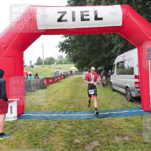 21.06.2025 - 27. Vierlanden-Triathlon MichiJ http://msf.ph/oto/8047995 15.06.2026 14:16:19 Ziel 1253 meine-sportfotos.de