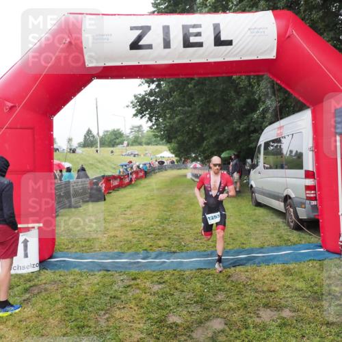 21.06.2025 - 27. Vierlanden-Triathlon MichiJ http://msf.ph/oto/8047997 15.06.2026 14:16:19 Ziel 1253 meine-sportfotos.de