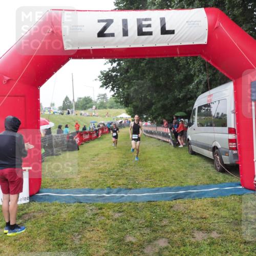 21.06.2025 - 27. Vierlanden-Triathlon MichiJ http://msf.ph/oto/8048010 15.06.2026 14:17:17 Ziel 1218, 1269 meine-sportfotos.de