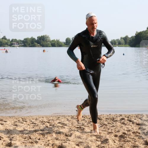 15.06.2025 - 27. Vierlanden-Triathlon Lena Gebhardt http://msf.ph/oto/8048011 15.06.2025 08:58:05 Schwimmen 151, 157 meine-sportfotos.de