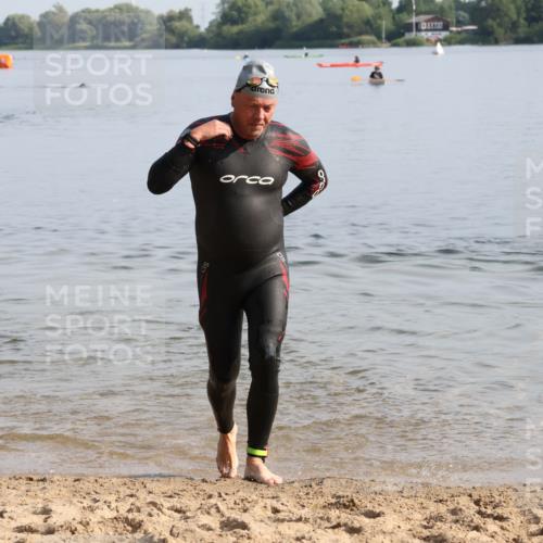 15.06.2025 - 27. Vierlanden-Triathlon Lena Gebhardt http://msf.ph/oto/8048013 15.06.2025 08:58:07 Schwimmen 151, 157, 232 meine-sportfotos.de