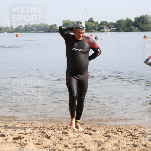 15.06.2025 - 27. Vierlanden-Triathlon Lena Gebhardt http://msf.ph/oto/8048016 15.06.2025 08:58:08 Schwimmen 151, 157, 232 meine-sportfotos.de