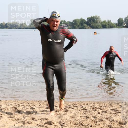 15.06.2025 - 27. Vierlanden-Triathlon Lena Gebhardt http://msf.ph/oto/8048022 15.06.2025 08:58:09 Schwimmen 151, 157, 232 meine-sportfotos.de