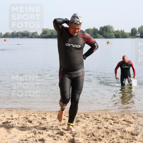 15.06.2025 - 27. Vierlanden-Triathlon Lena Gebhardt http://msf.ph/oto/8048024 15.06.2025 08:58:09 Schwimmen 151, 157, 232 meine-sportfotos.de