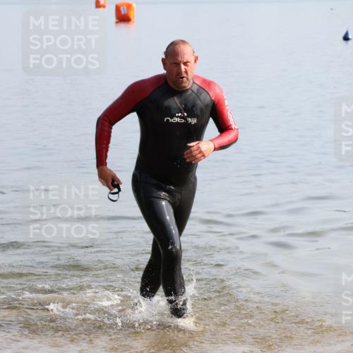15.06.2025 - 27. Vierlanden-Triathlon Lena Gebhardt http://msf.ph/oto/8048033 15.06.2025 08:58:13 Schwimmen 151, 157, 232 meine-sportfotos.de