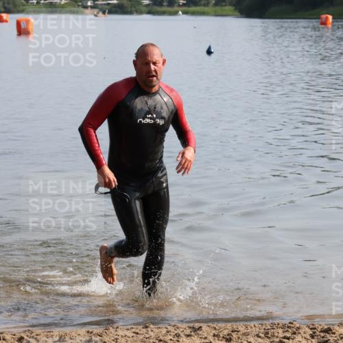 15.06.2025 - 27. Vierlanden-Triathlon Lena Gebhardt http://msf.ph/oto/8048035 15.06.2025 08:58:13 Schwimmen 151, 157, 232 meine-sportfotos.de