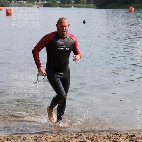 15.06.2025 - 27. Vierlanden-Triathlon Lena Gebhardt http://msf.ph/oto/8048036 15.06.2025 08:58:13 Schwimmen 151, 157, 232 meine-sportfotos.de