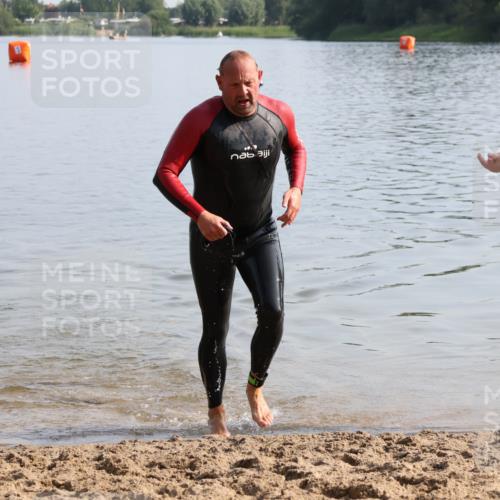 15.06.2025 - 27. Vierlanden-Triathlon Lena Gebhardt http://msf.ph/oto/8048038 15.06.2025 08:58:14 Schwimmen 151, 157, 232 meine-sportfotos.de
