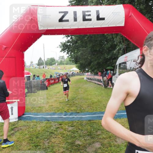 21.06.2025 - 27. Vierlanden-Triathlon MichiJ http://msf.ph/oto/8048039 15.06.2026 14:17:19 Ziel 1218, 1269 meine-sportfotos.de